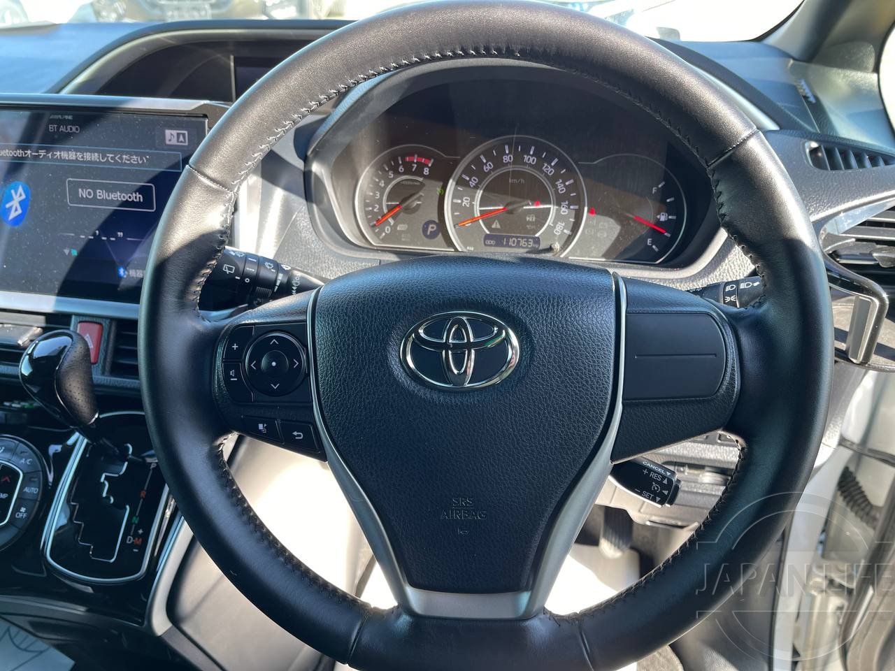 Фото Toyota Voxy - Japan Life 