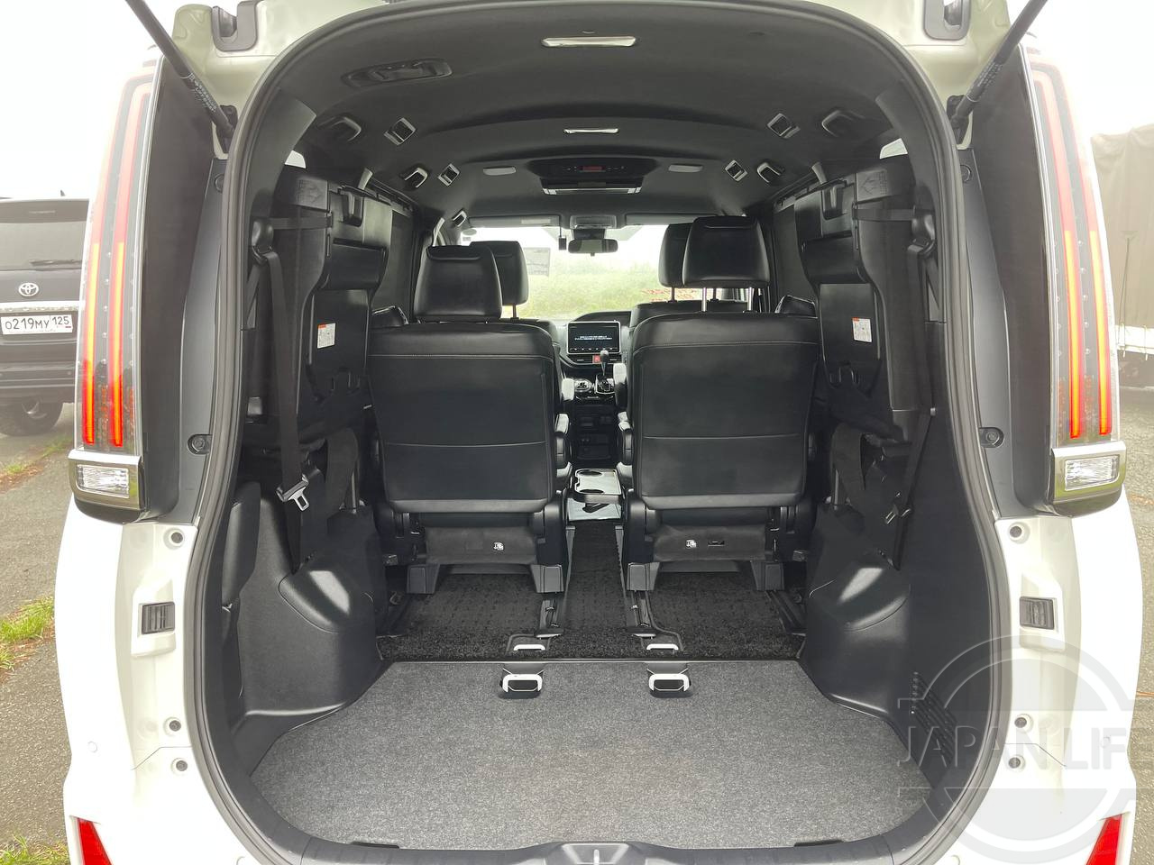 Фото Toyota Noah - Japan Life 