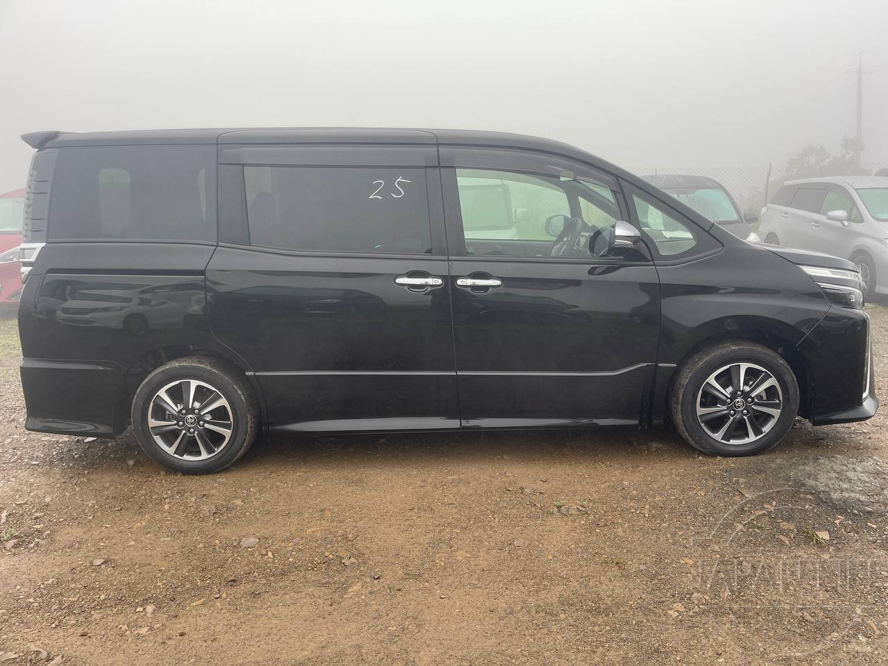 Фото Toyota Voxy - Japan Life 