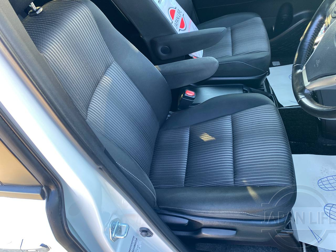 Фото Toyota Voxy - Japan Life 