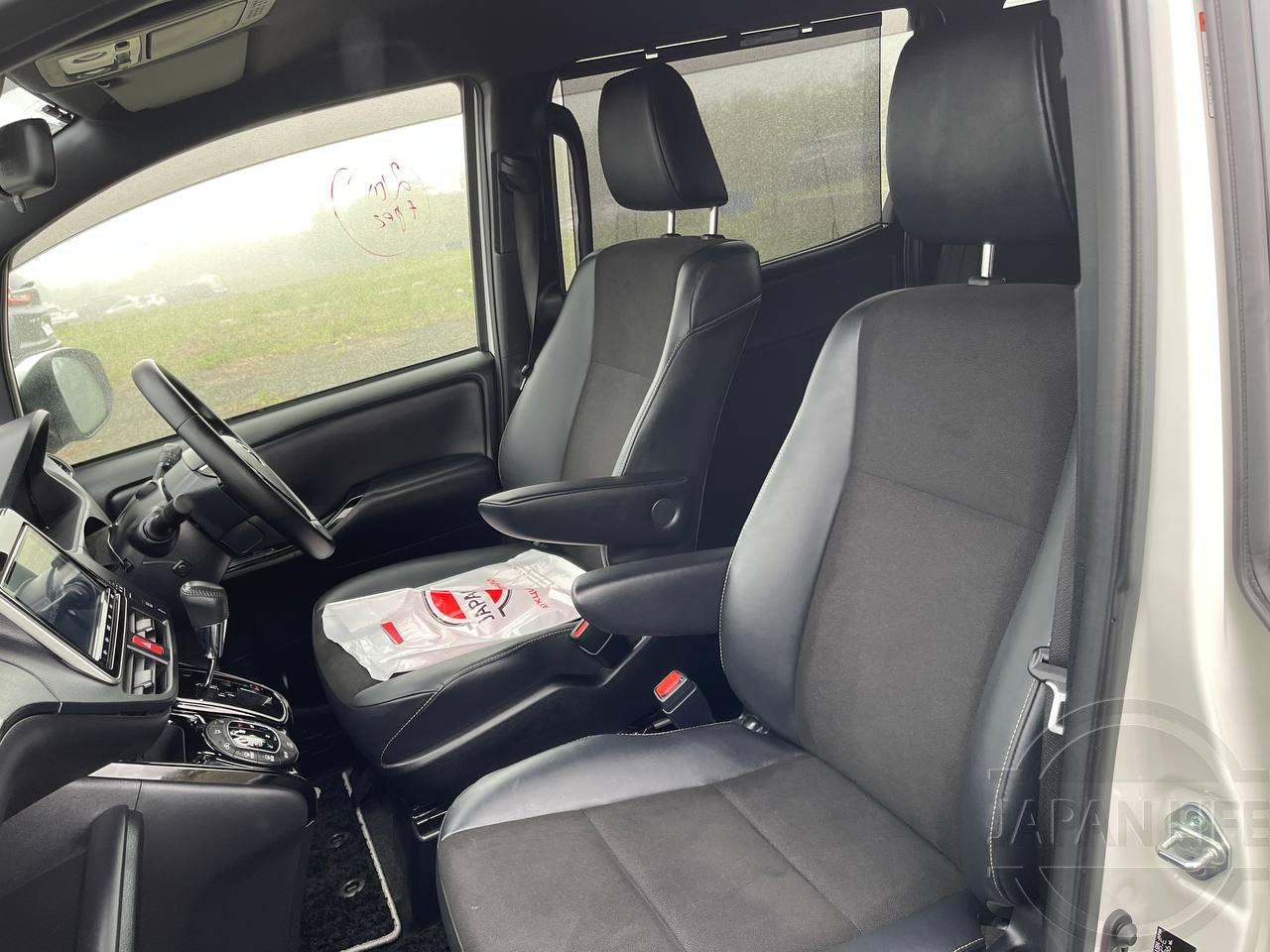 Фото Toyota Noah - Japan Life 