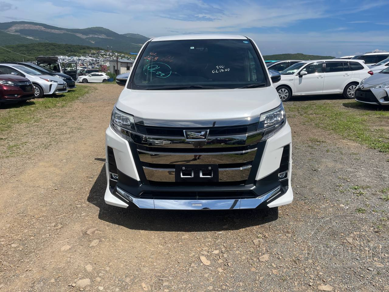 Фото Toyota Noah - Japan Life 