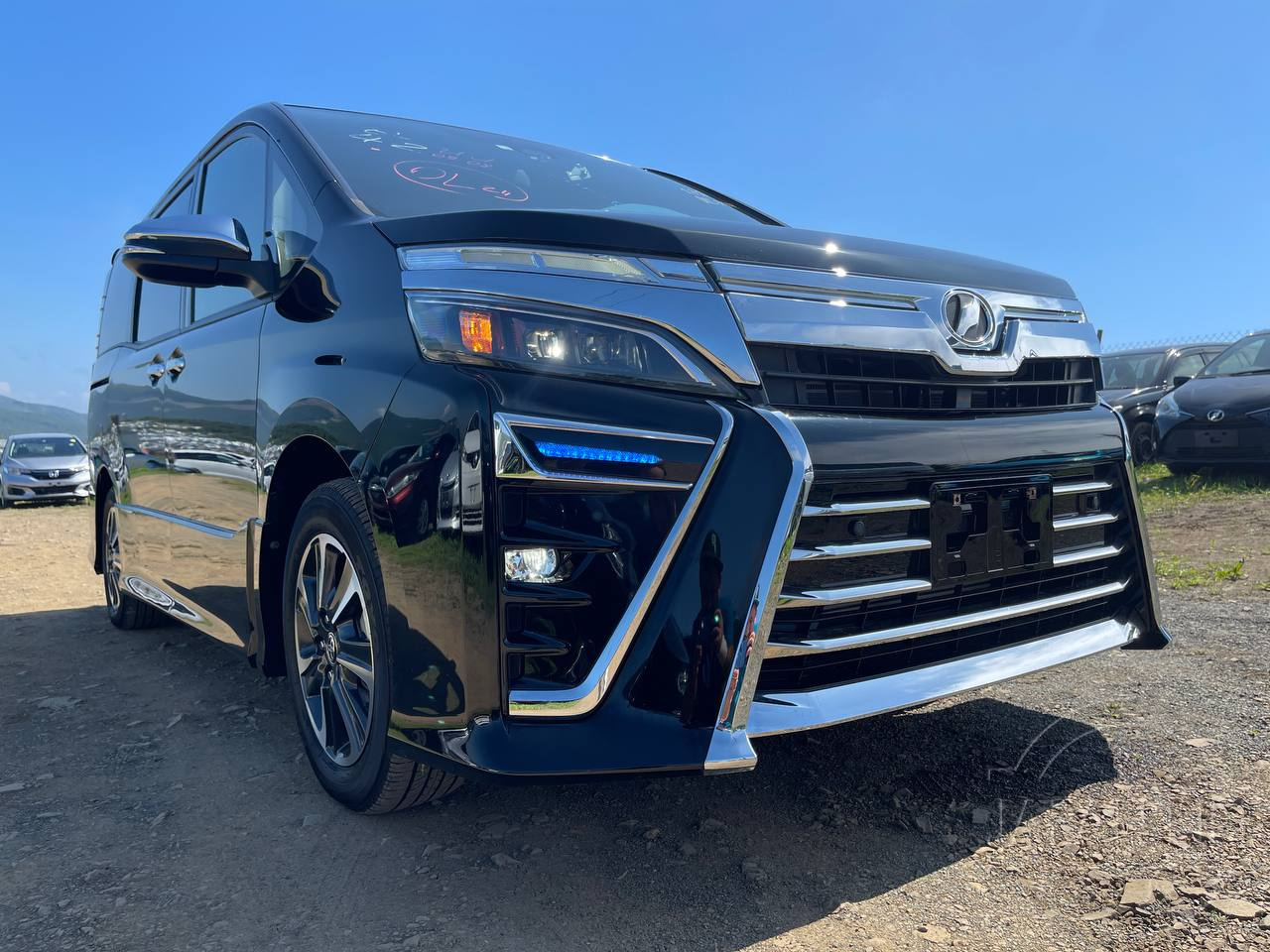 Фото Toyota Voxy - Japan Life 