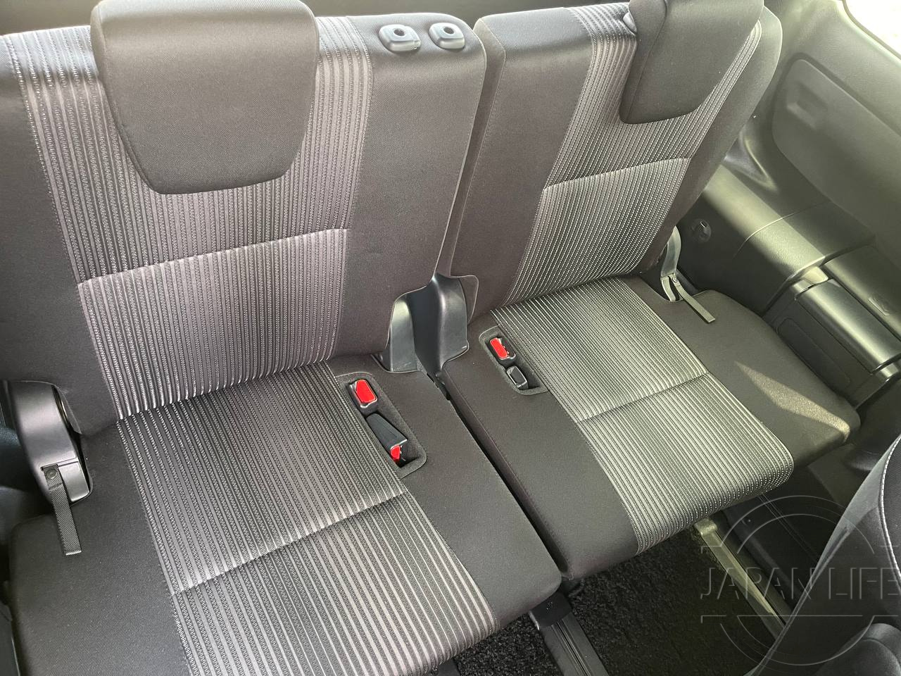 Фото Toyota Voxy - Japan Life 