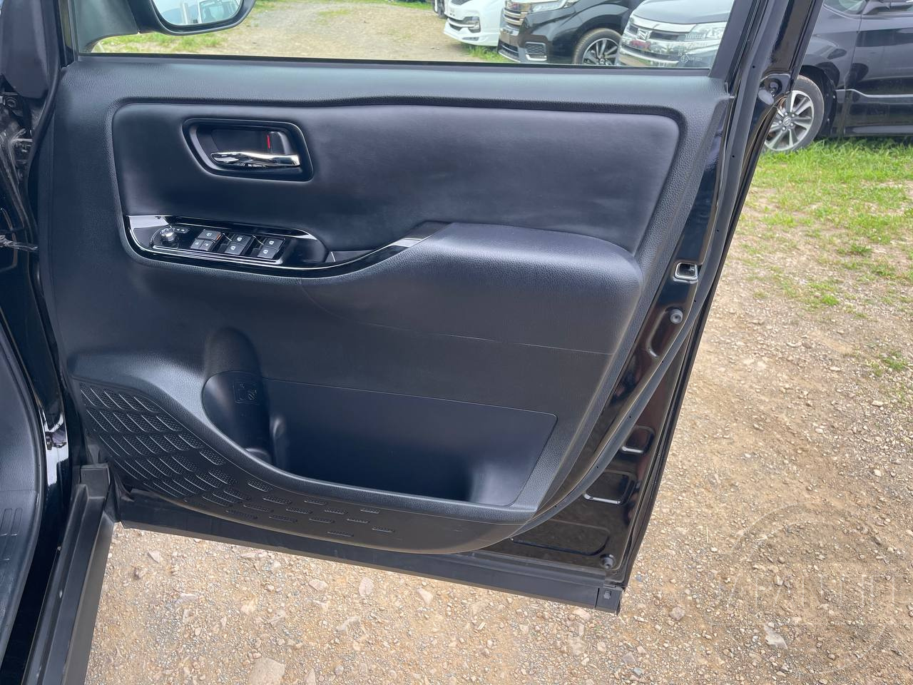 Фото Toyota Noah - Japan Life 