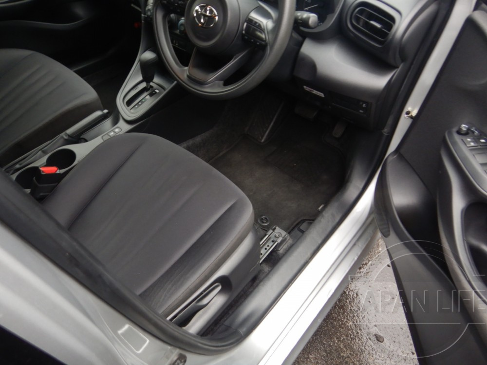 Фото Toyota Yaris - Japan Life 