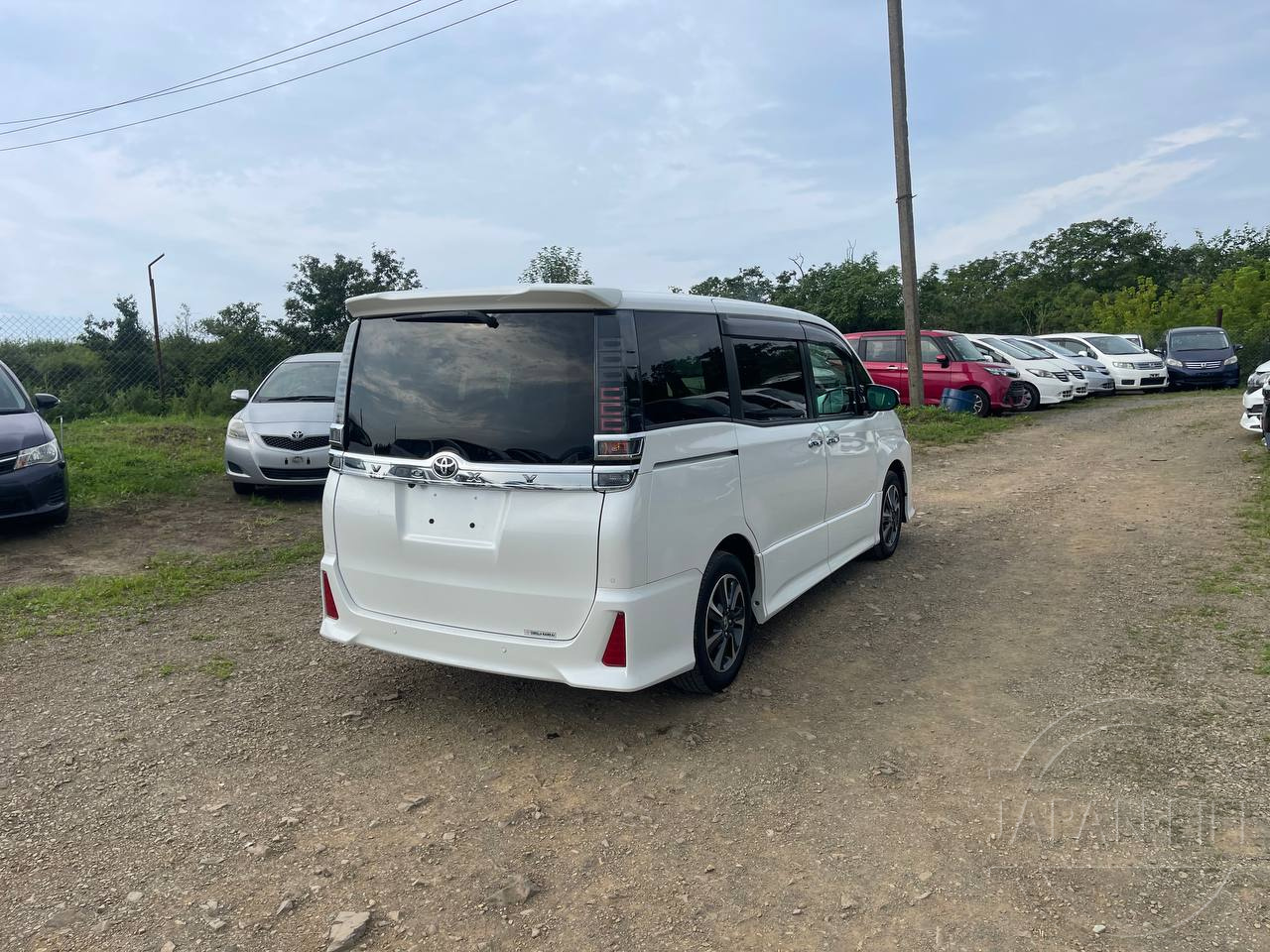 Фото Toyota Voxy - Japan Life 