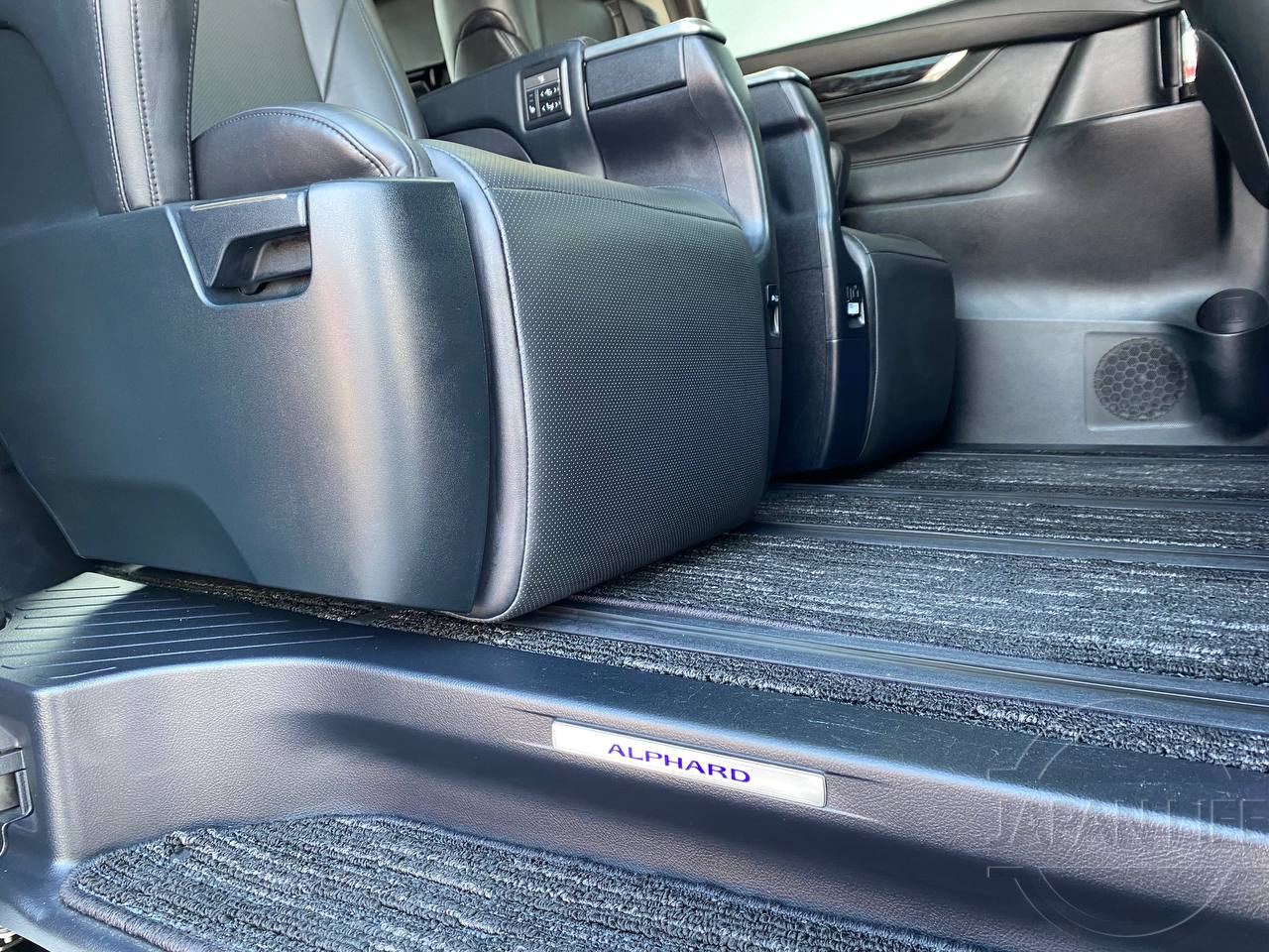 Фото Toyota Alphard - Japan Life 