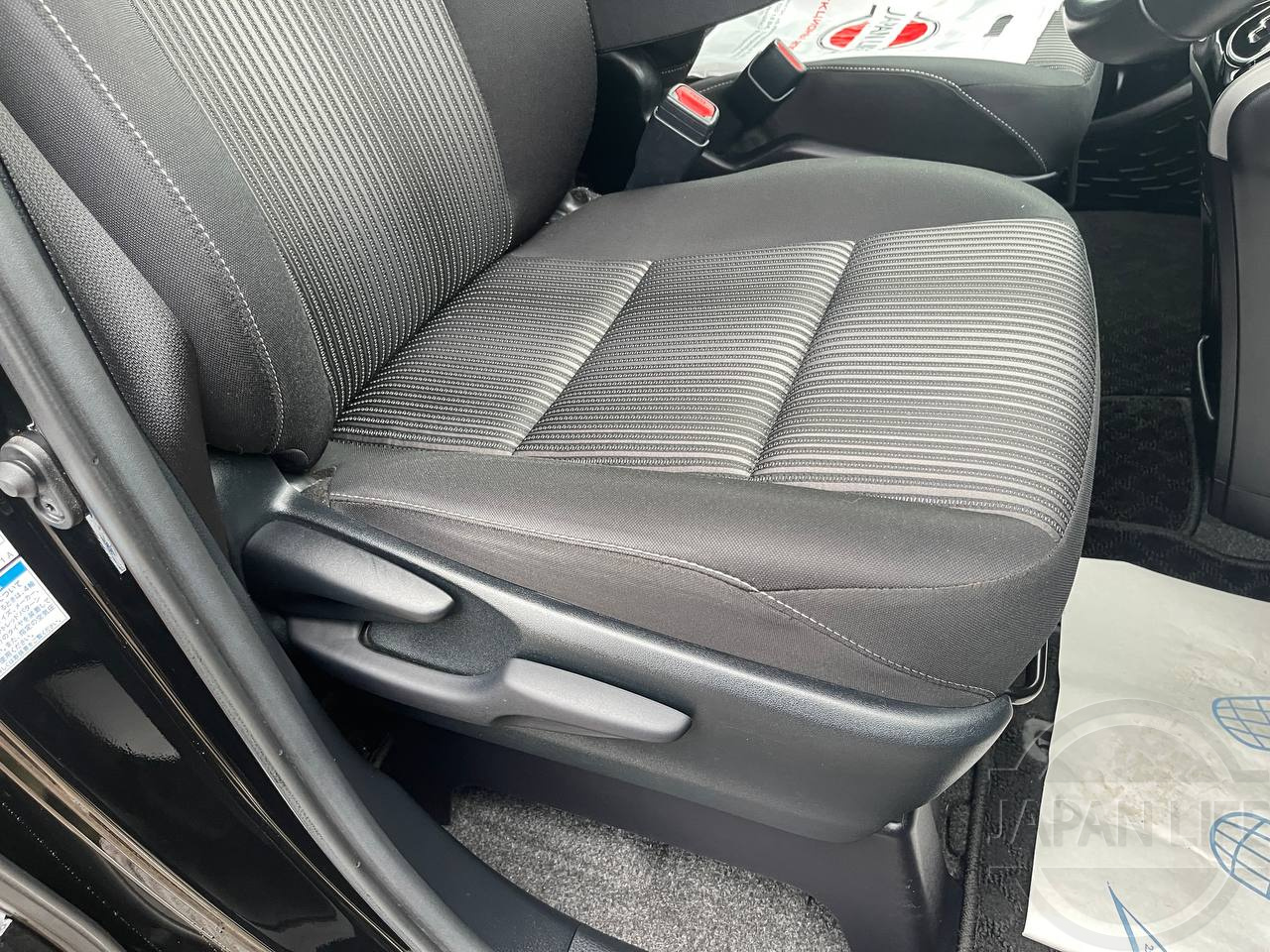 Фото Toyota Voxy - Japan Life 