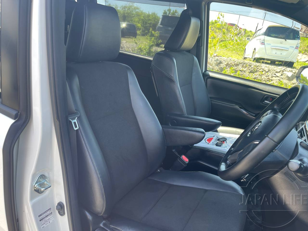 Фото Toyota Noah - Japan Life 