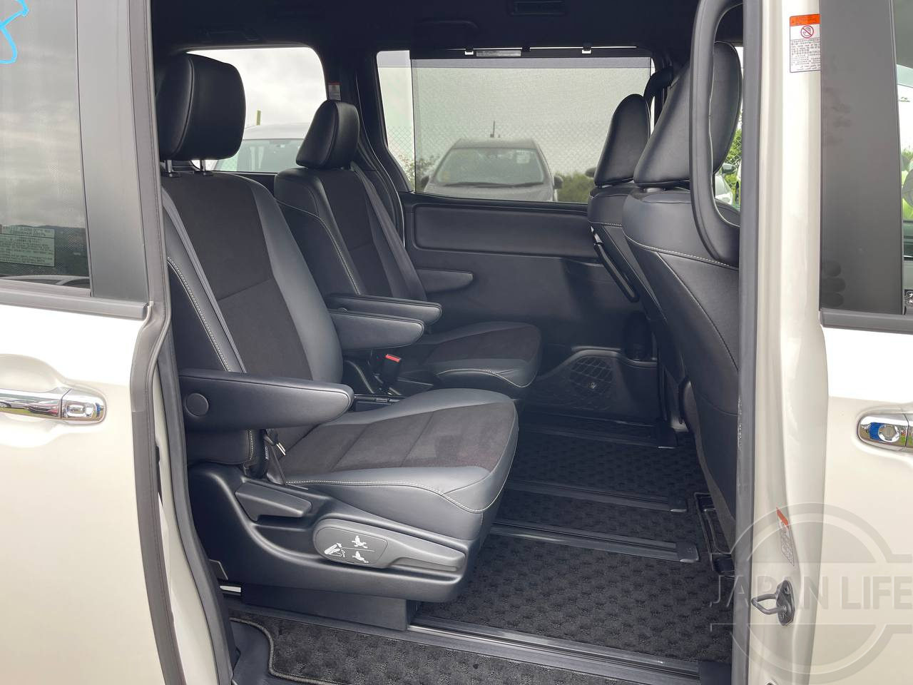 Фото Toyota Noah - Japan Life 