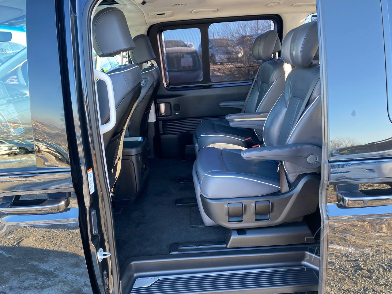 Фото Hyundai Staria - Japan Life 