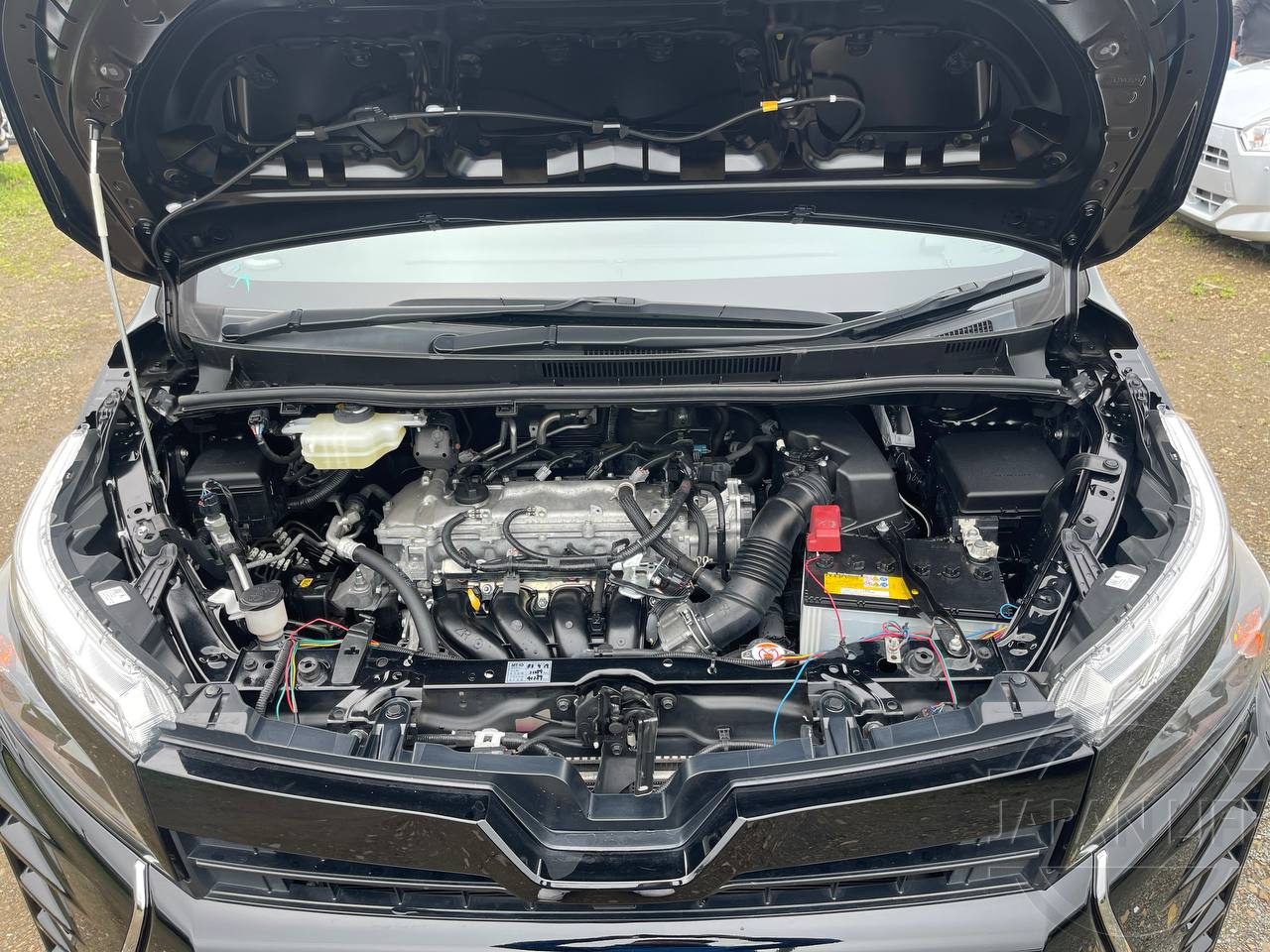 Фото Toyota Voxy - Japan Life 