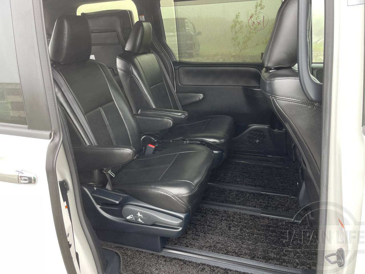 Фото Toyota Voxy - Japan Life 