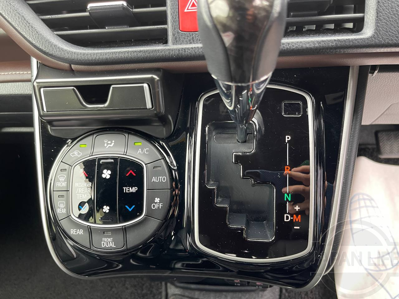 Фото Toyota Esquire - Japan Life 