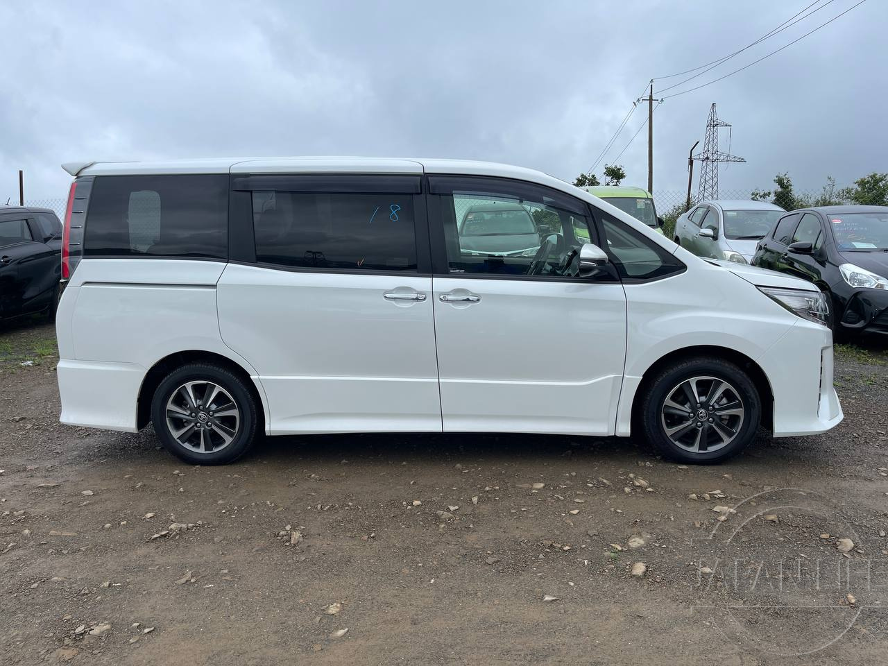 Фото Toyota Noah - Japan Life 