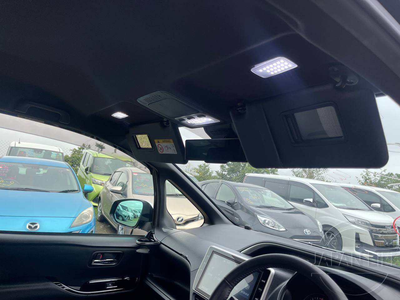 Фото Toyota Voxy - Japan Life 