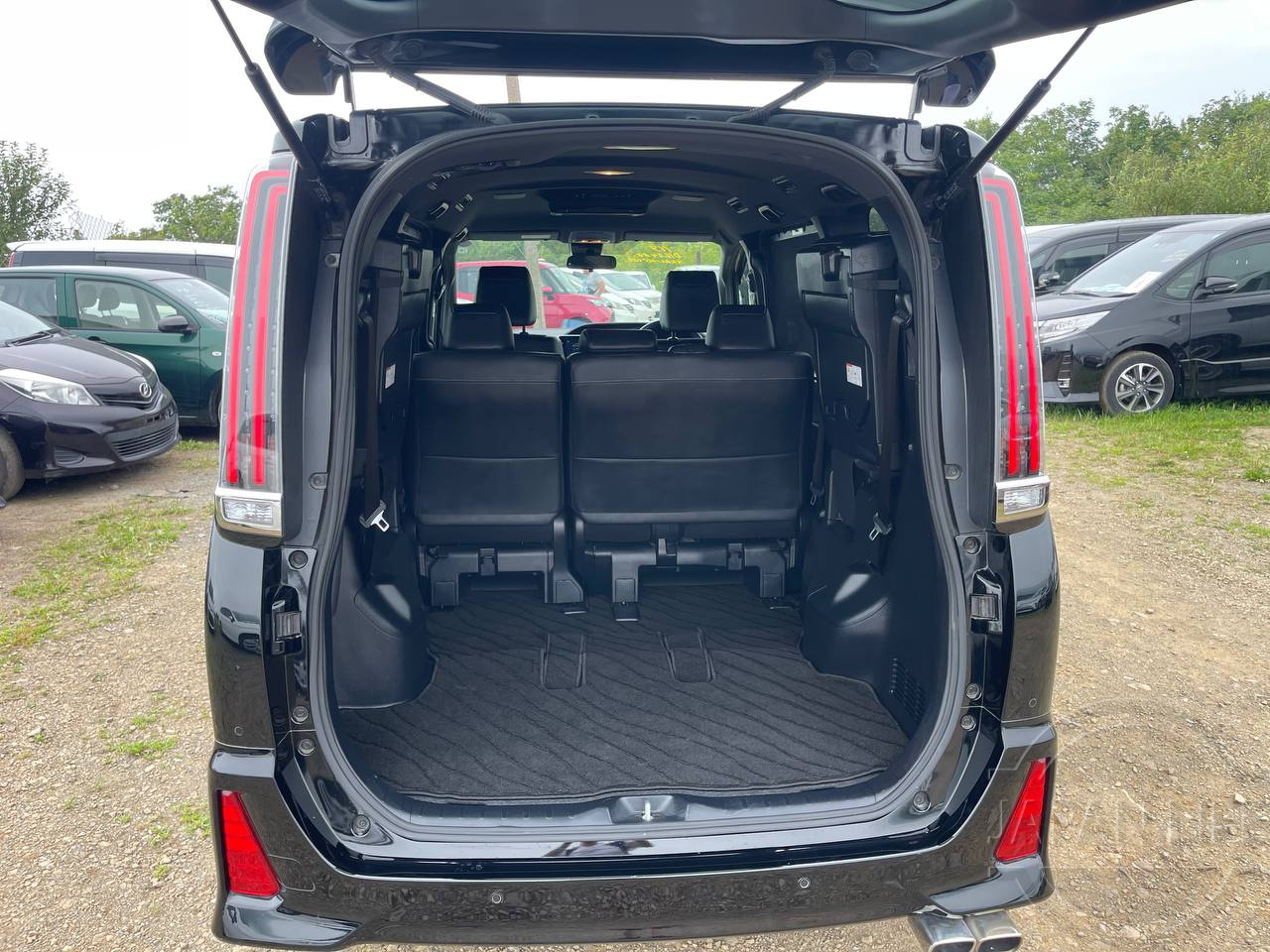 Фото Toyota Noah - Japan Life 