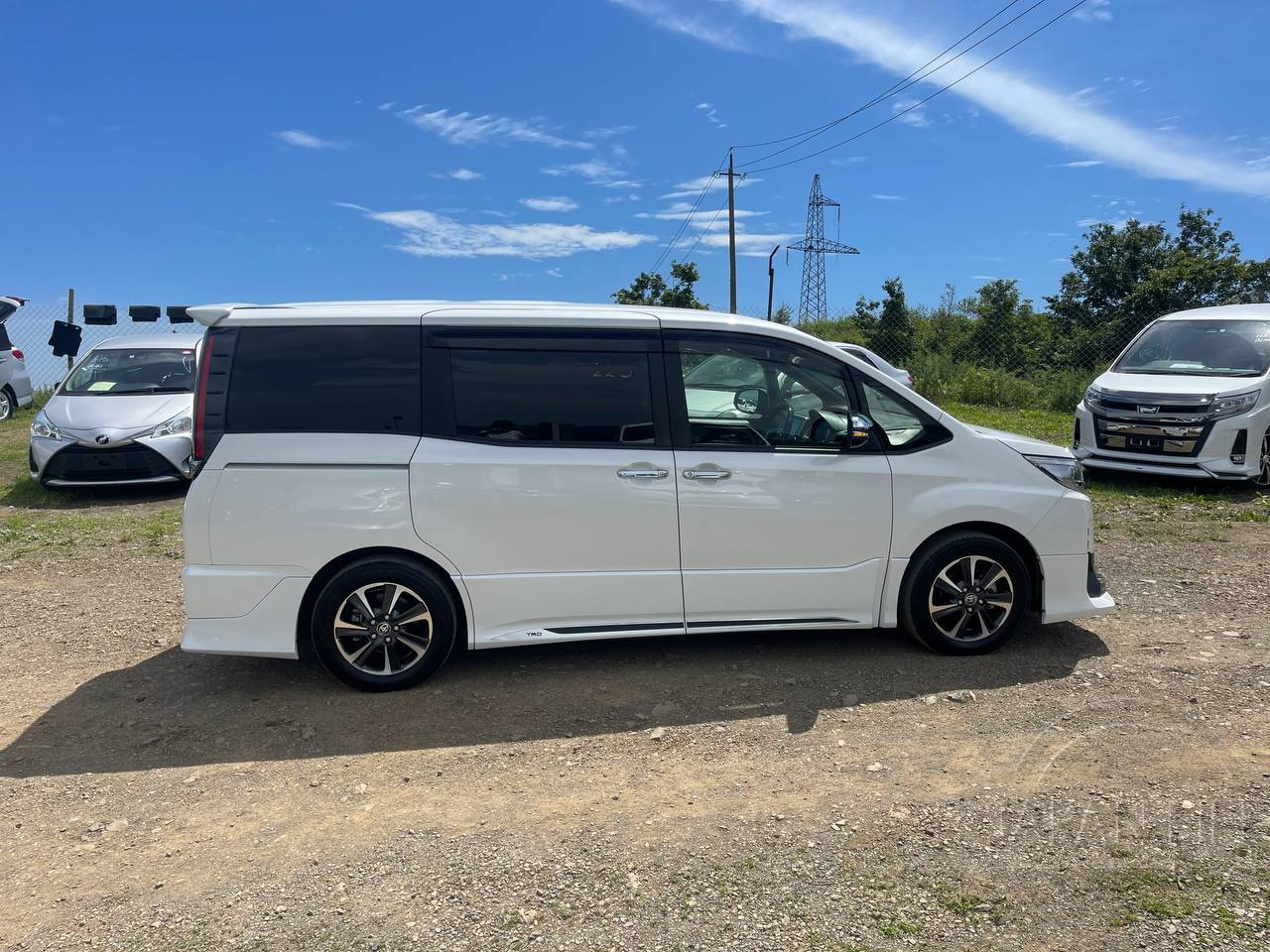 Фото Toyota Noah - Japan Life 