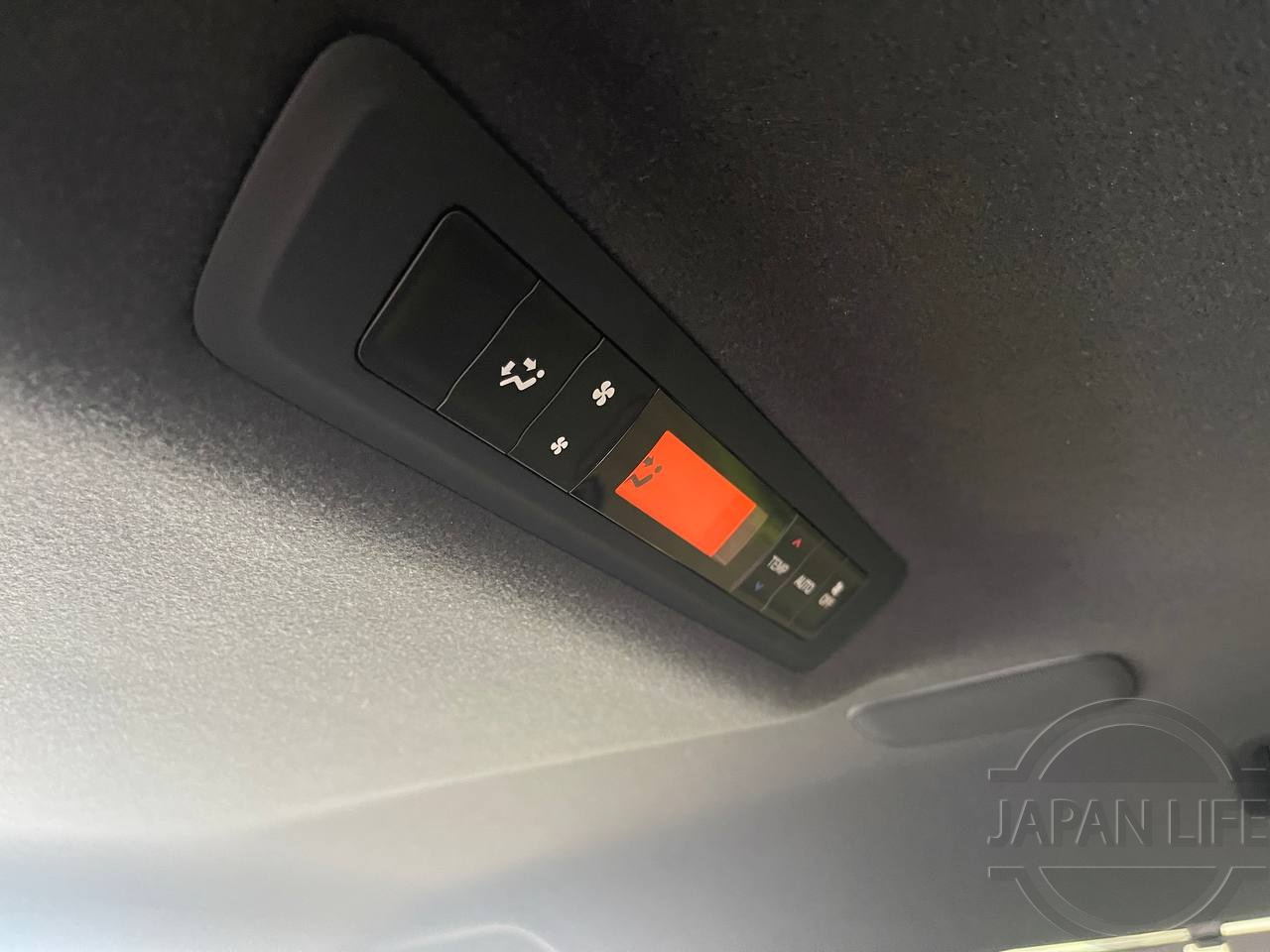 Фото Toyota Voxy - Japan Life 