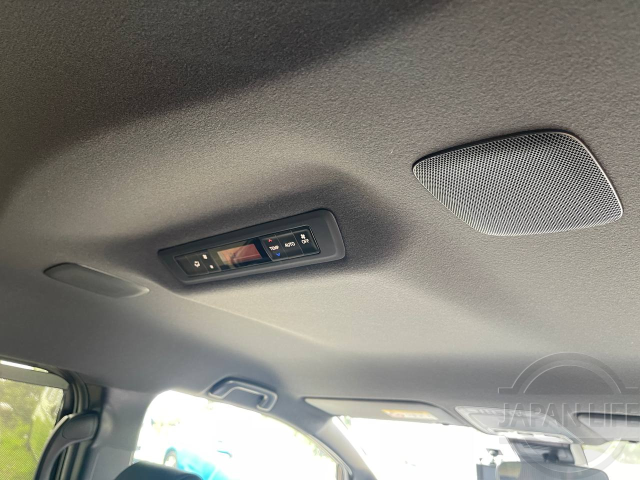 Фото Toyota Voxy - Japan Life 