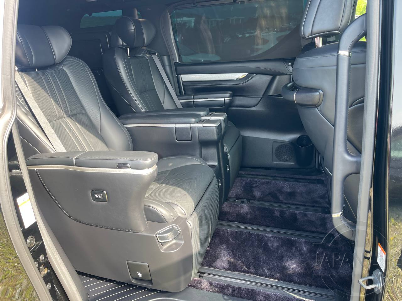 Фото Toyota Alphard - Japan Life 