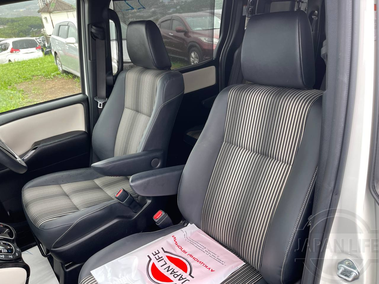 Фото Toyota Noah - Japan Life 