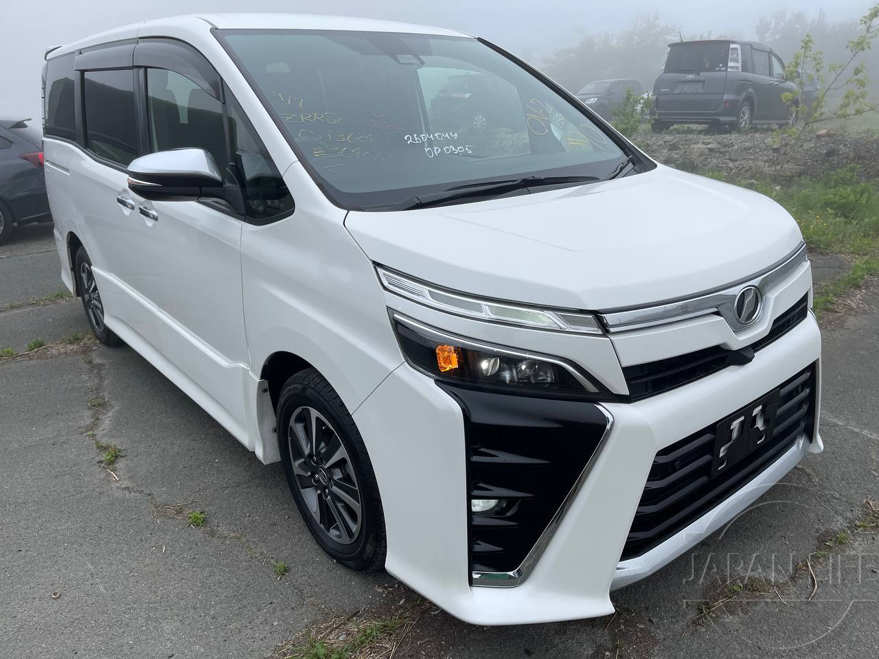 Фото Toyota Voxy - Japan Life 