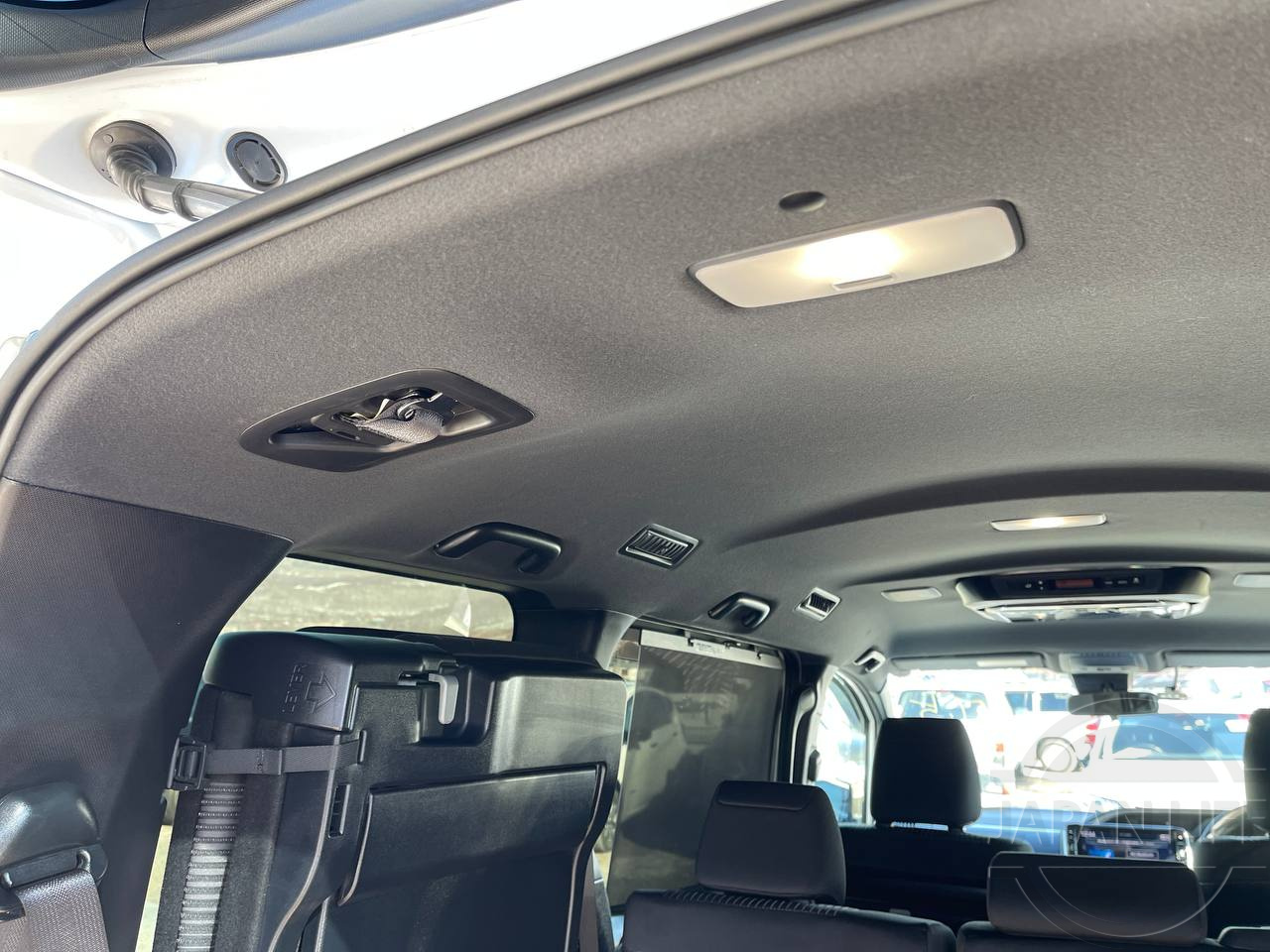 Фото Toyota Voxy - Japan Life 