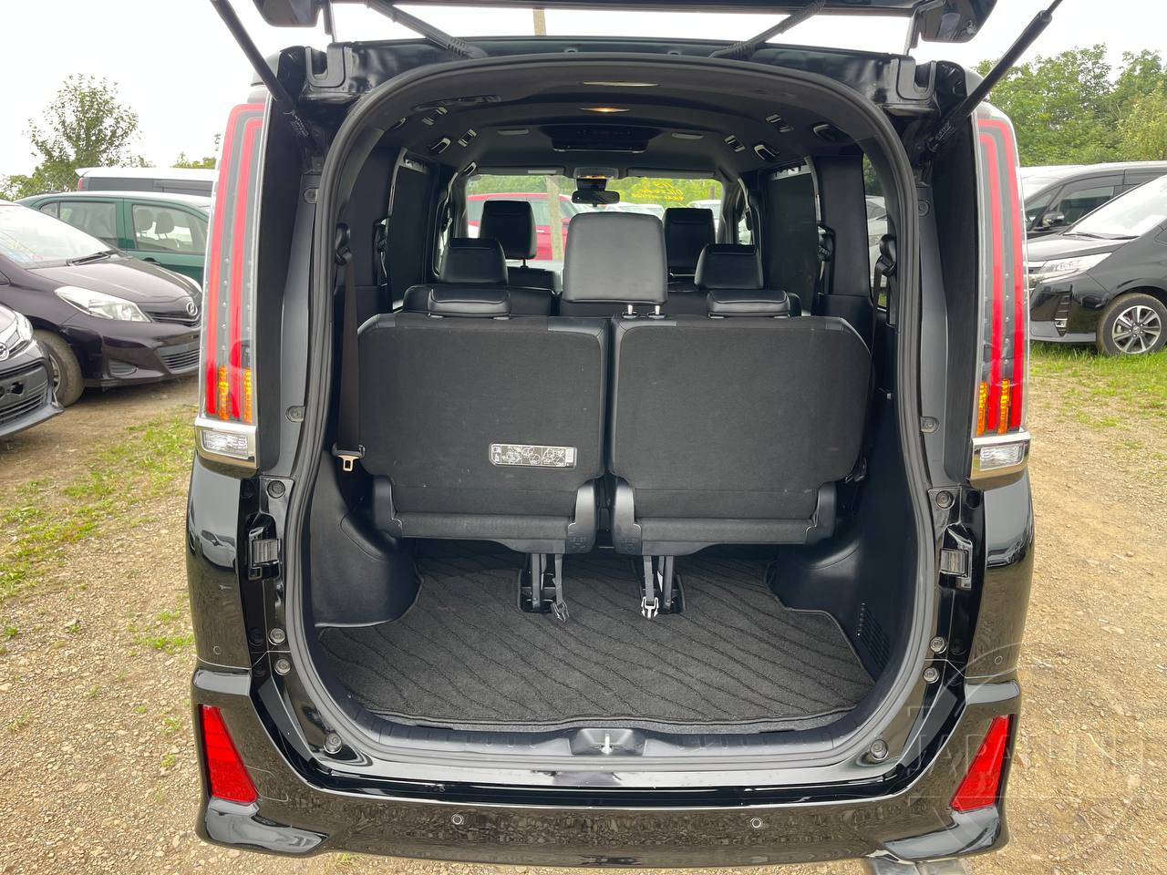 Фото Toyota Noah - Japan Life 