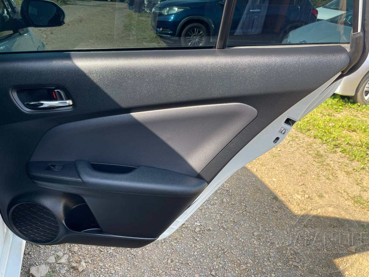 Фото Toyota Prius - Japan Life 