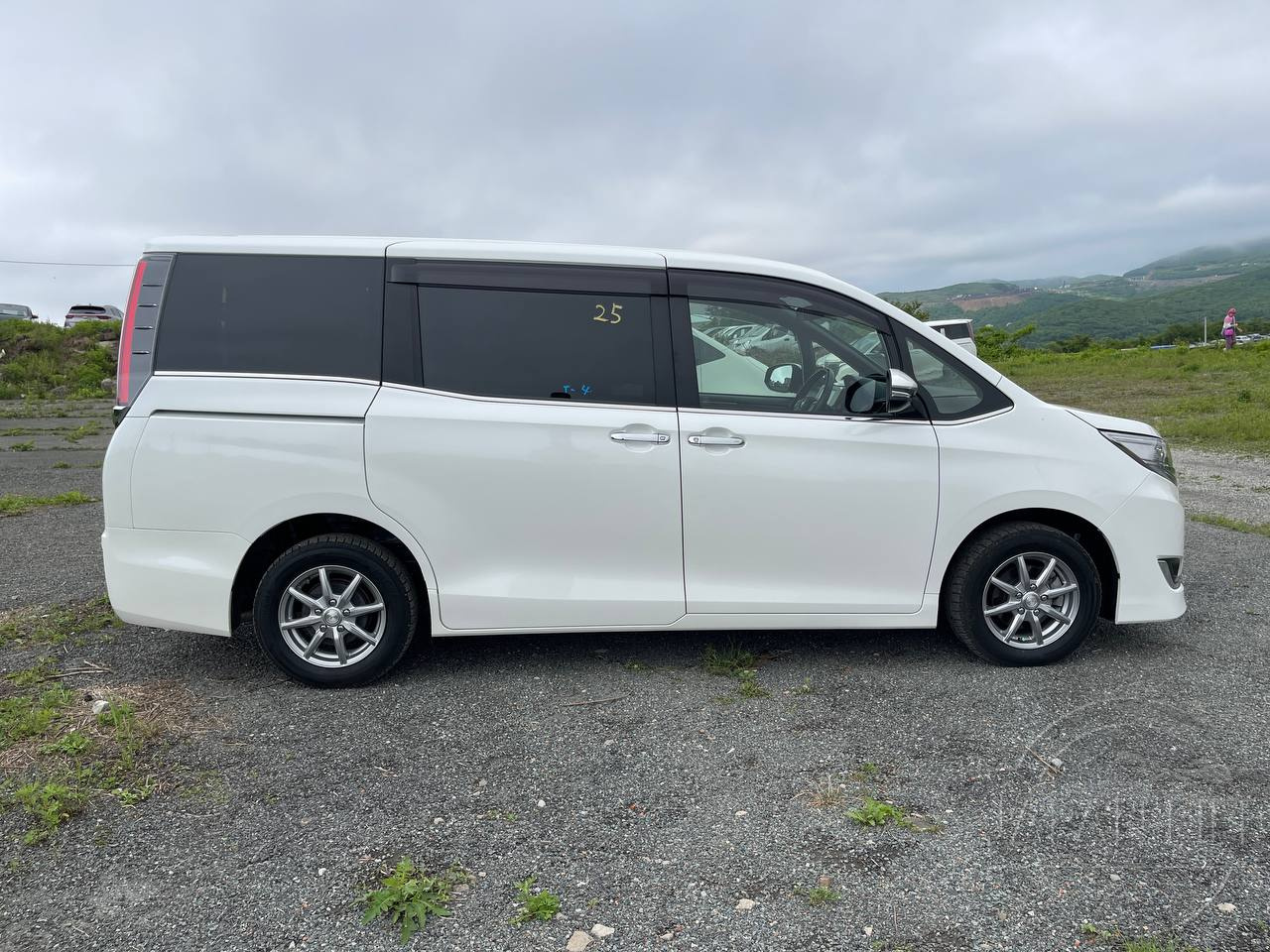 Фото Toyota Esquire - Japan Life 