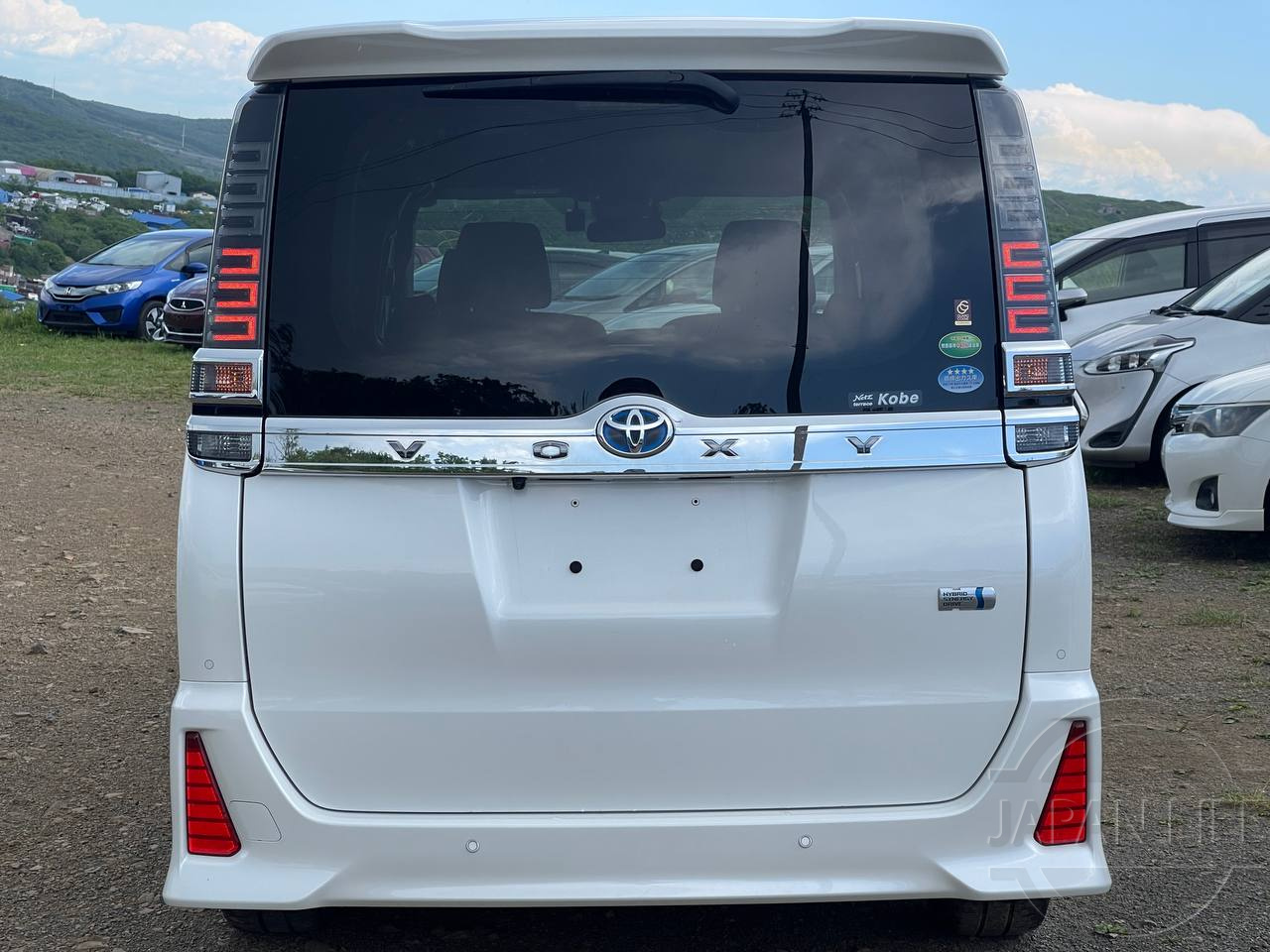 Фото Toyota Voxy - Japan Life 