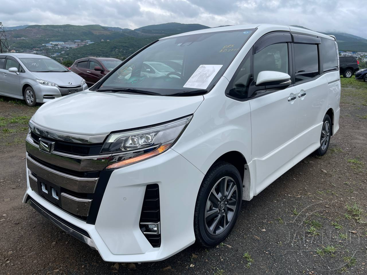 Фото Toyota Noah - Japan Life 