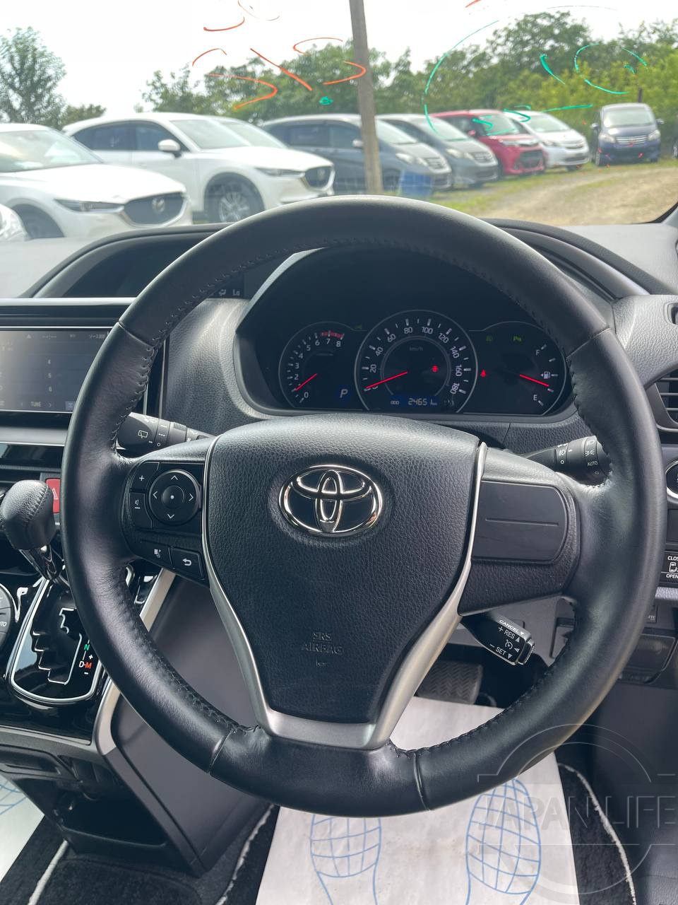 Фото Toyota Voxy - Japan Life 