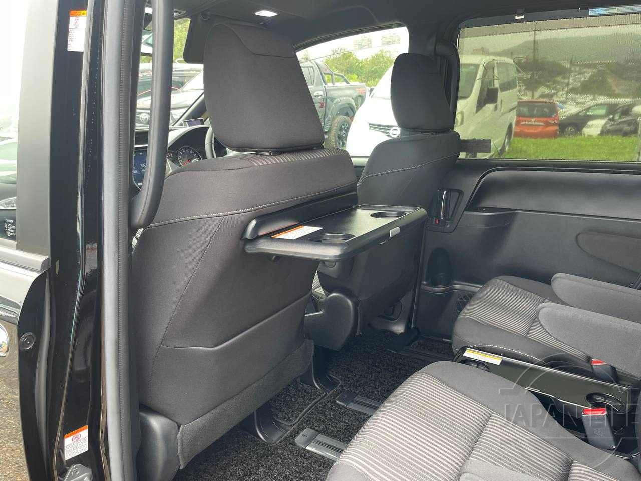 Фото Toyota Voxy - Japan Life 