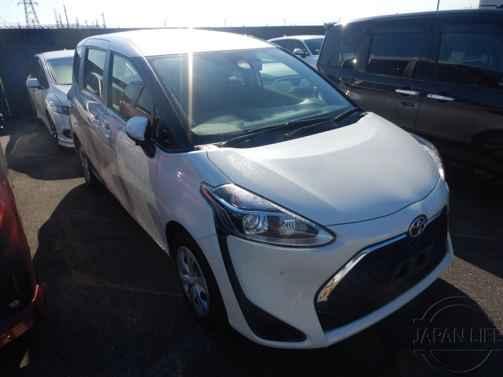 Фото Toyota Sienta - Japan Life 