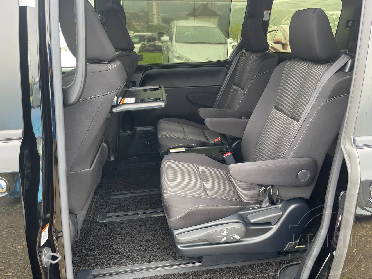 Фото Toyota Voxy - Japan Life 