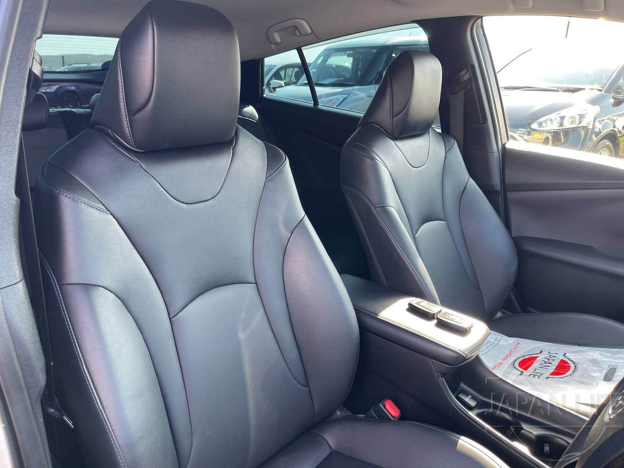 Фото Toyota Prius - Japan Life 