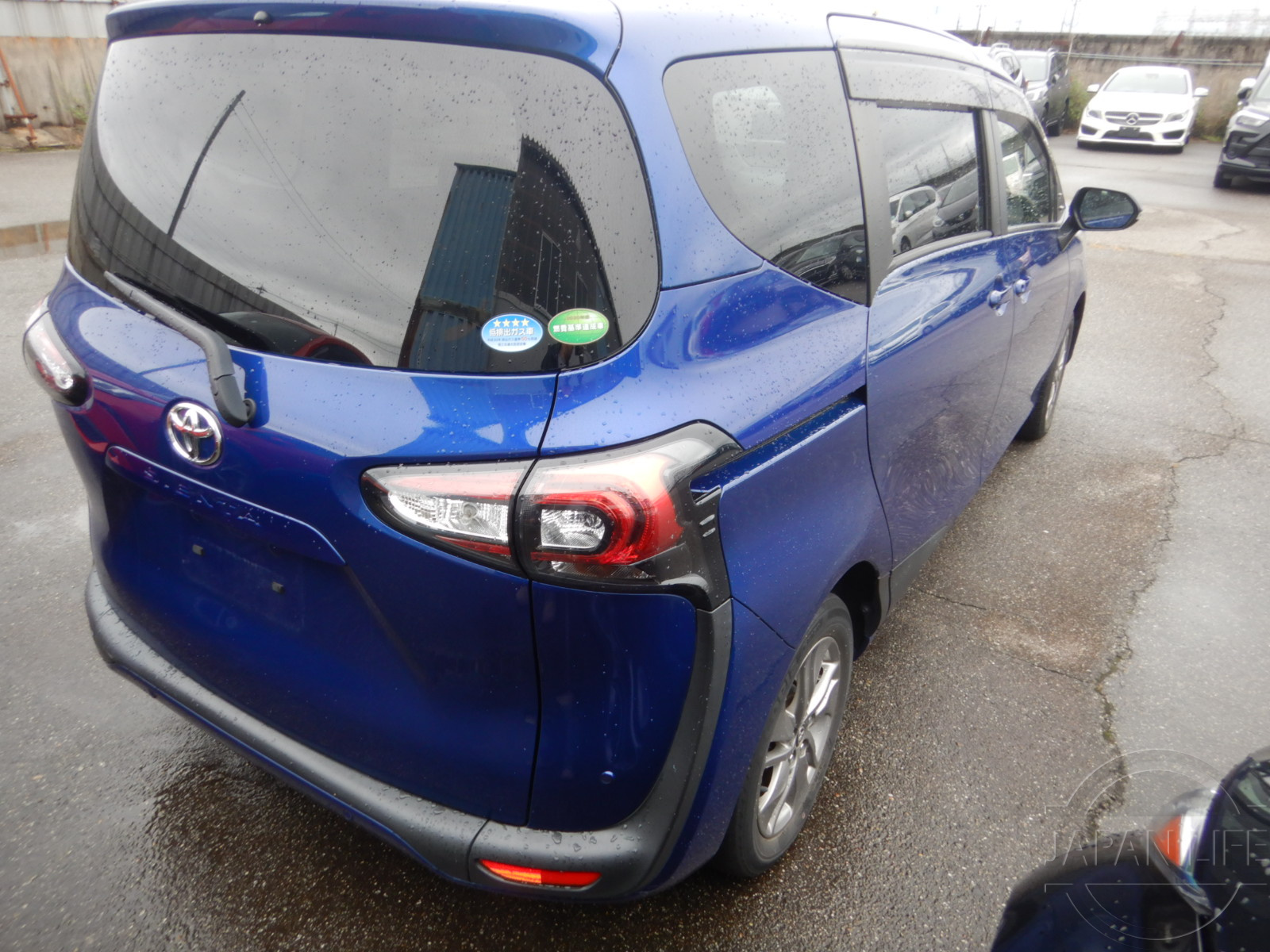 Фото Toyota Sienta - Japan Life 