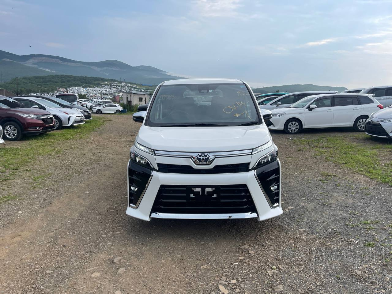 Фото Toyota Voxy - Japan Life 