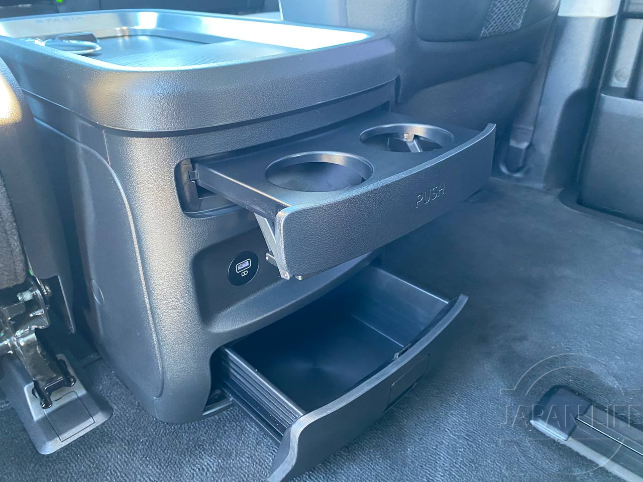 Фото Hyundai Staria - Japan Life 