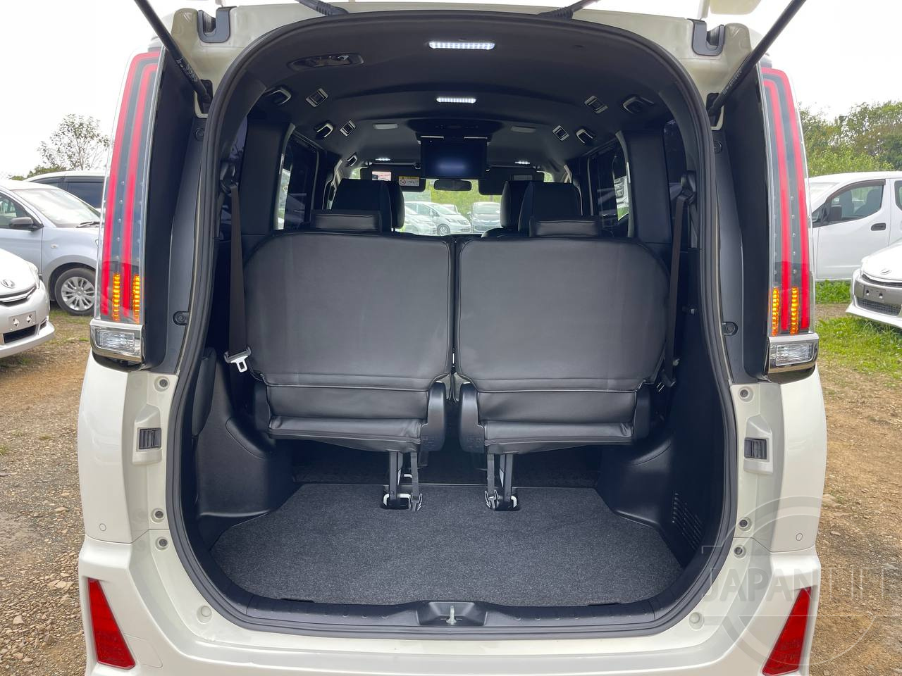 Фото Toyota Noah - Japan Life 