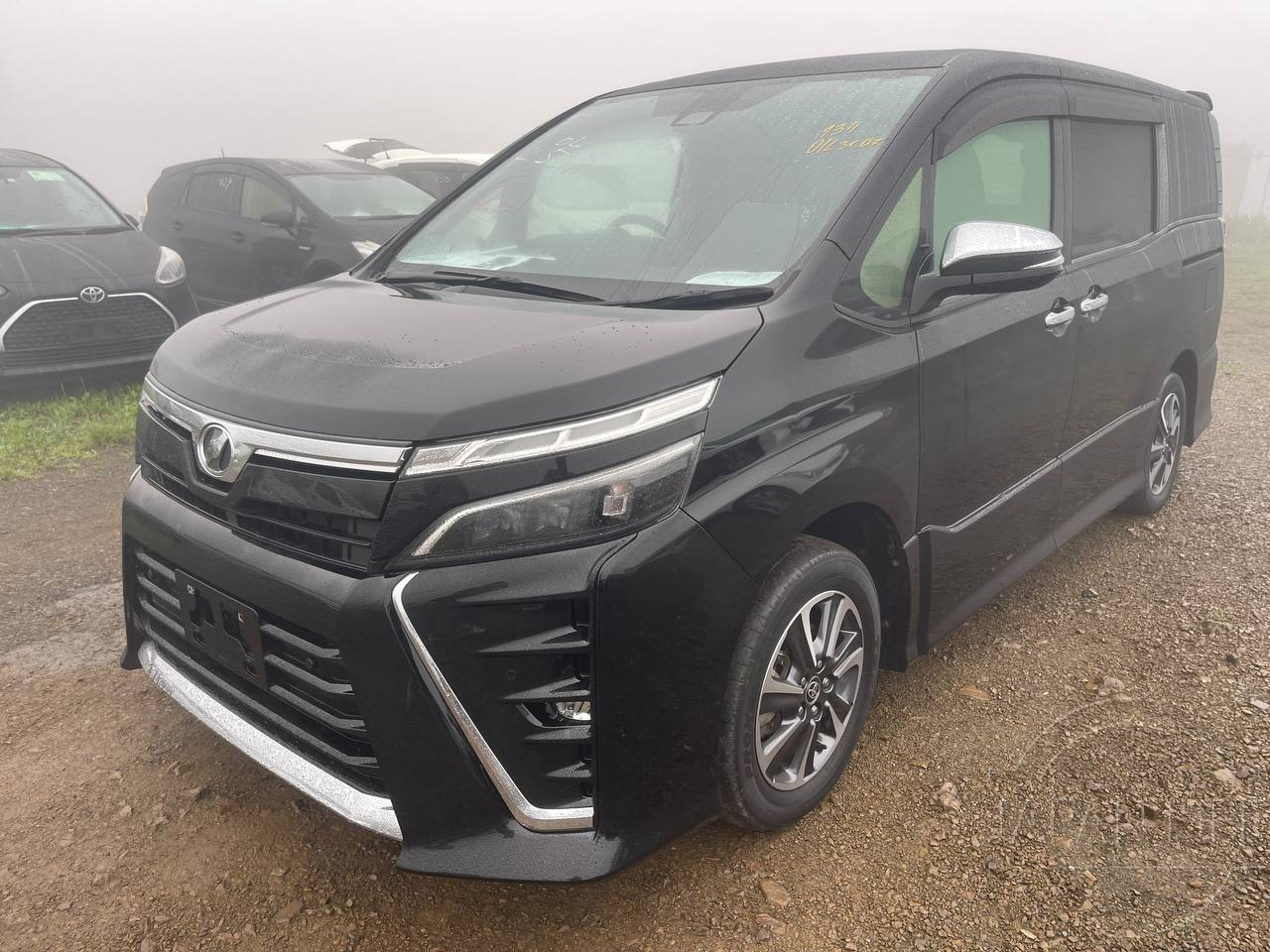 Фото Toyota Voxy - Japan Life 