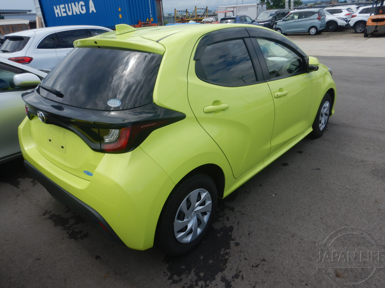 Фото Toyota Yaris - Japan Life 