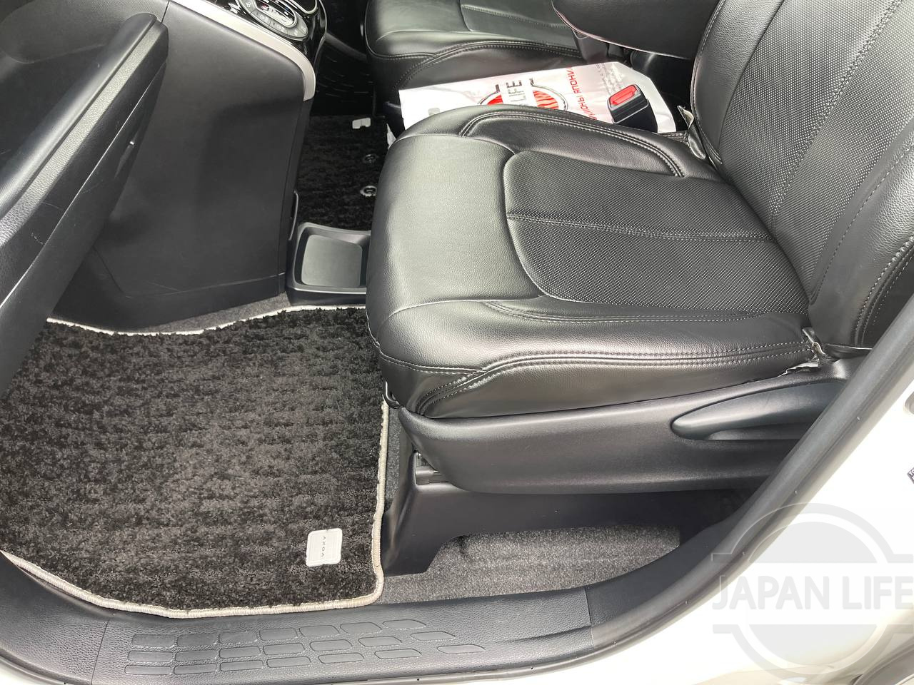 Фото Toyota Voxy - Japan Life 