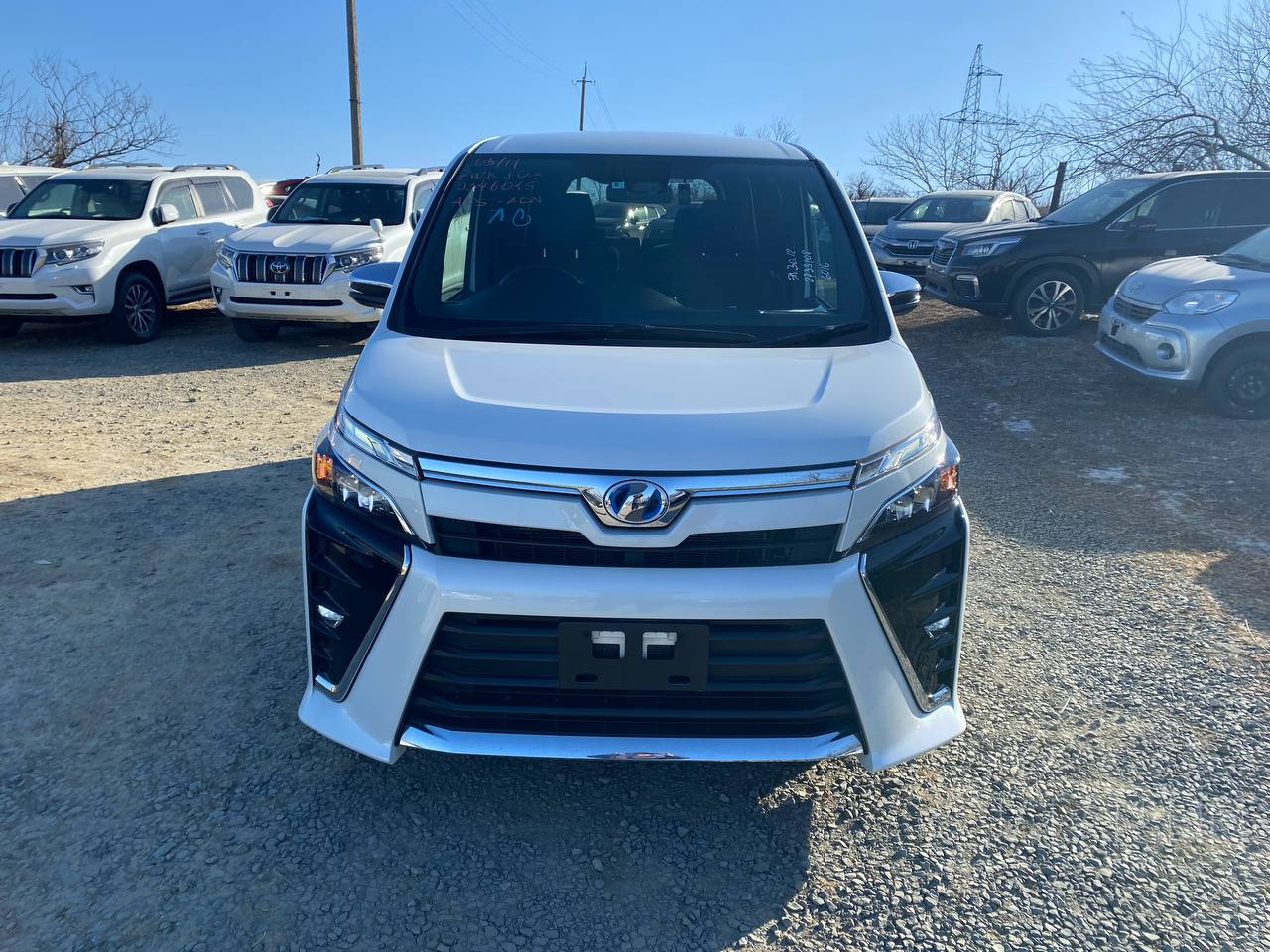 Фото Toyota Voxy - Japan Life 