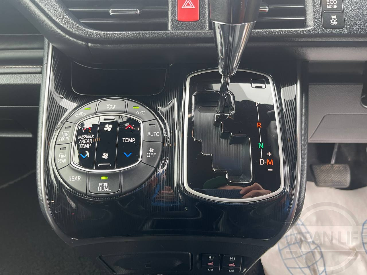 Фото Toyota Esquire - Japan Life 