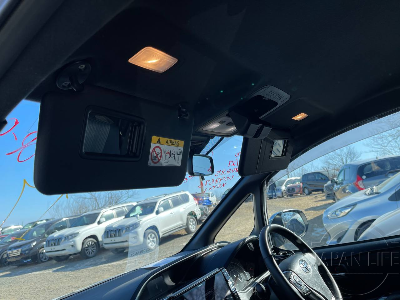 Фото Toyota Voxy - Japan Life 