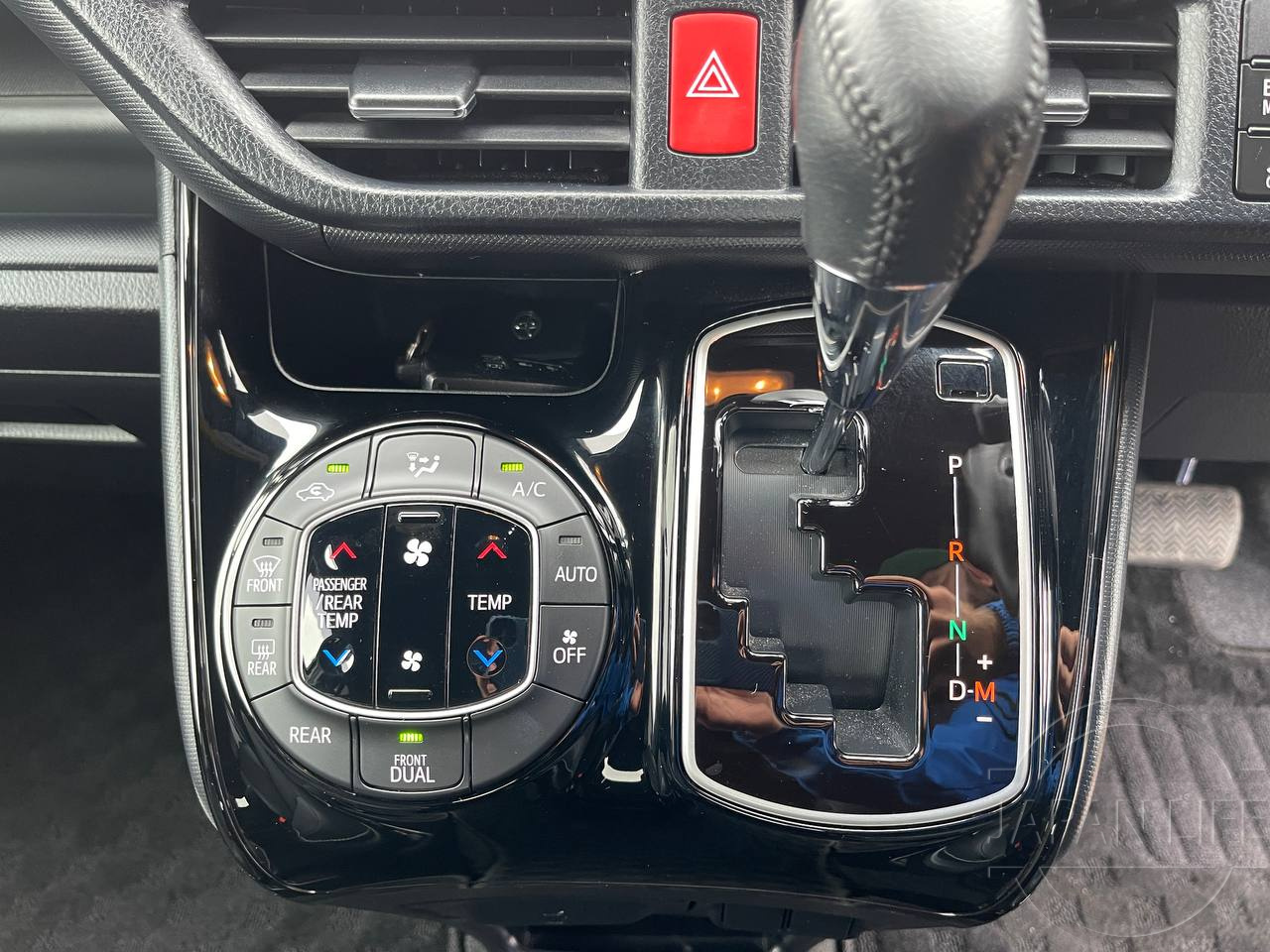 Фото Toyota Noah - Japan Life 